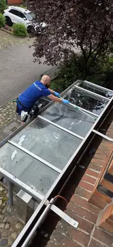 Terrassendachreinigung Berlin, Glasdach bei Nacht gereinigt