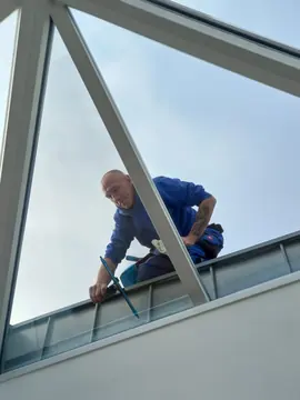 Was kostet ein Fensterputzer in Berlin, Reinwassertechnik im Einsatz
